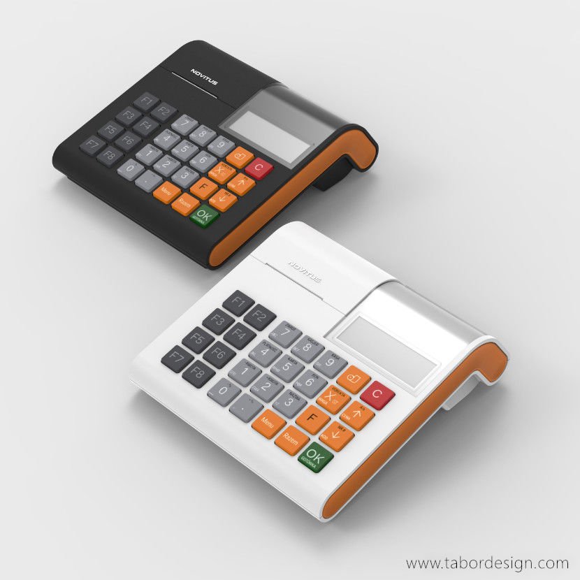 Dwie kasy fiskalne ustawione obok siebie. Biała i czarna. W obydwu pomarańczowe wstawki po bokach. Kolorowe klawiatury.