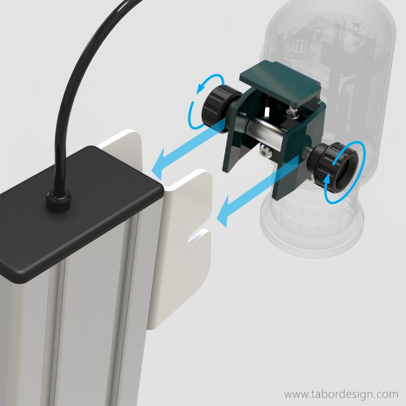 Schemat montażu Głowicy z kamerą do kolumny statywu. Niebieskie strzałki oznaczają kierunek montażu. Strzałki eliptyczne kierunki obrotu pokręteł.